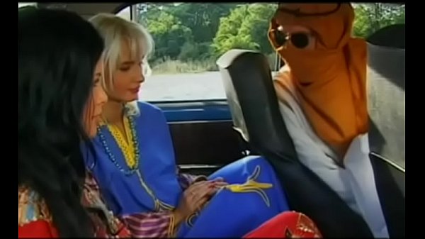 Angelica enculée par le chauffeur de taxi