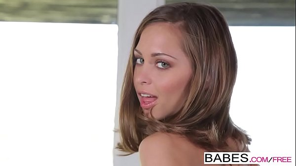 Babes.com – Garden View-Clip mit Kris Slater und Riley Reid in den Hauptrollen