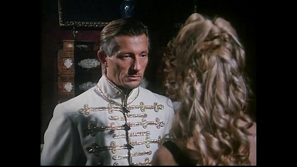 Phim khiêu dâm cổ điển của Ý: một người phụ nữ quý tộc bị đụ một cách điên cuồng!