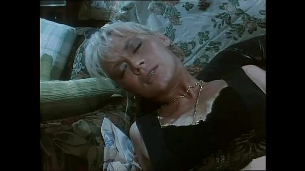 意大利复古色情：莫阿娜波齐是性女神！