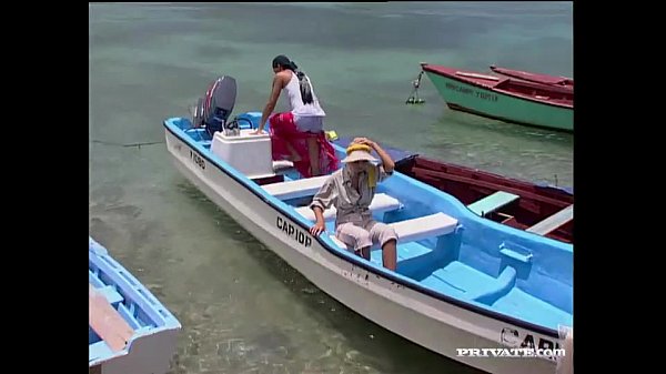 Henriette Tóc Vàng Được Một Máy ATM Mặt