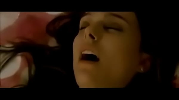 Mila Kunis goes down on Natalie Portman!