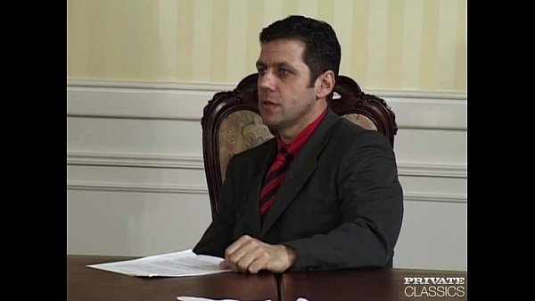 Cuộc truy hoan hậu môn trong văn phòng