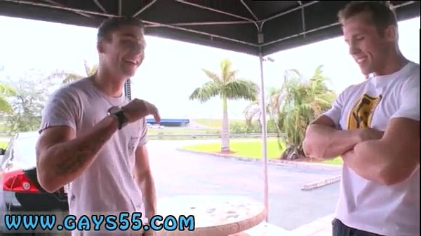 Fumando porno gay e porno con maschi nudi chiedo di fare qualcosa di bizzarro