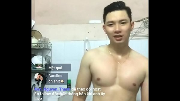 Trai đẹp tắm biển