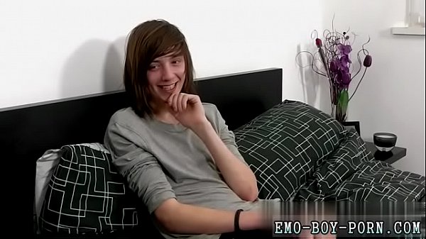 Un minet gay mord les couilles des garçons xxx Luke Shaw appelle Redding chez lui, mais il