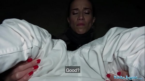 Agente público Sexo nocturno al aire libre en la estación