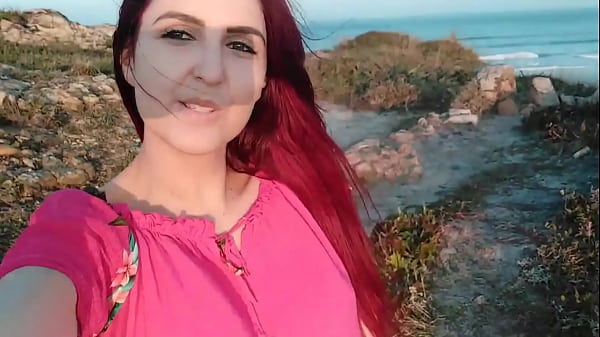 Nelle dune vado a caccia di ragazzi in vestitino e senza mutandine