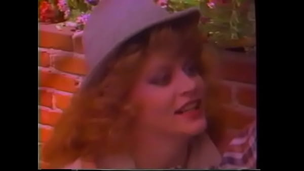 Thám tử thông minh với mái tóc đỏ Lisa De Leeuw từ sở bắt đầu nghi ngờ rằng người làm vườn lo lắng cho chủ nhân của mình khi nhìn thấy anh ta bóp nát phần còn lại của điếu thuốc đắt tiền.