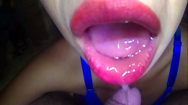 My stepsister gives me blowjobs until I cum inside her mouth, she loves cum