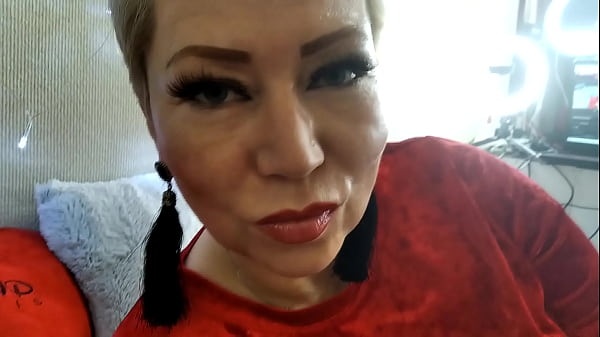 Klitoris reibt an meiner reifen, versauten Schönheit! Komm schon, Schlampe! Stöhne lauter! Zeigen Sie Ihren Stiefsöhnen, wie gerne Mama fickt!