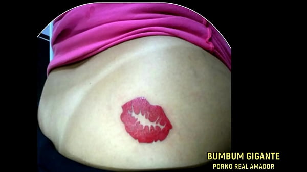 Das erste und originelle mit einem Kuss auf den Arsch. Sehen Sie sich das ORIGINAL BumBum Gigante an - - Nehmen Sie an meinen Videos teil