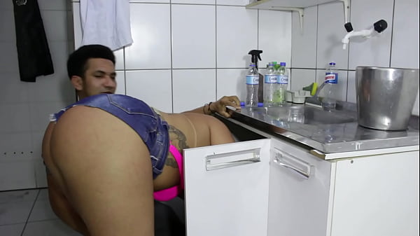 The horny plumber stuck the pipe up the naughty rabet&atilde_o's ass. Victoria Dias and Mr Rola