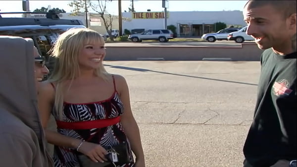 Viki La Vie est une MILF en chaleur