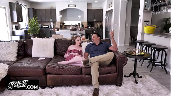 Adolescente coberto de porra do padrasto depois de esguichar | Tina Melt, Samantha Reigns, Bobby Beefcakes