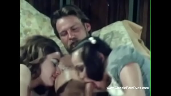 Làm lại phim khiêu dâm cổ điển để làm tình và cảm nhận tình dục