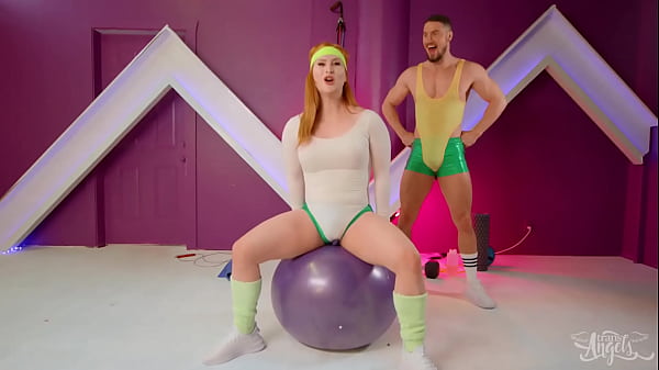 (Evie Envy, Skyy Knox'_s) La sessione di allenamento diventa scandalosa e li fa sudare altrettanto - Trans Angels