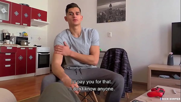 Un ragazzo fortunato paga due tizi muscolosi per sentire le loro dita e la lingua ovunque sul suo corpo - BigStr