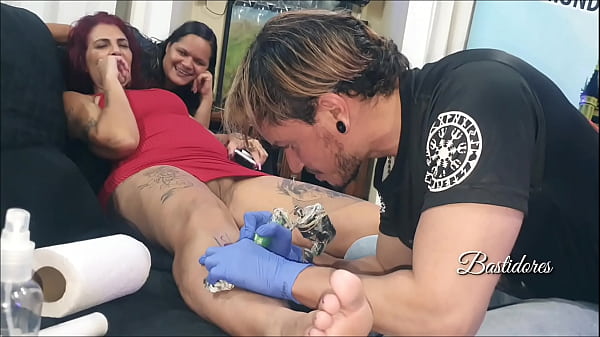 Também vou trocar tatuagem por sexo com uma tatuadora alemã como Melissa Devassa