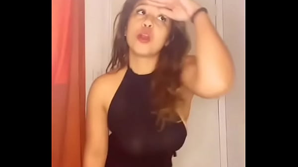 fat girl twerking and showing underwear