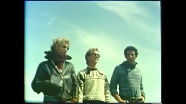 Hương trái cây tóc vàng thích kết hợp việc bôi một ít nước dãi lên núm vặn và boogie cửa sau cùng một lúc