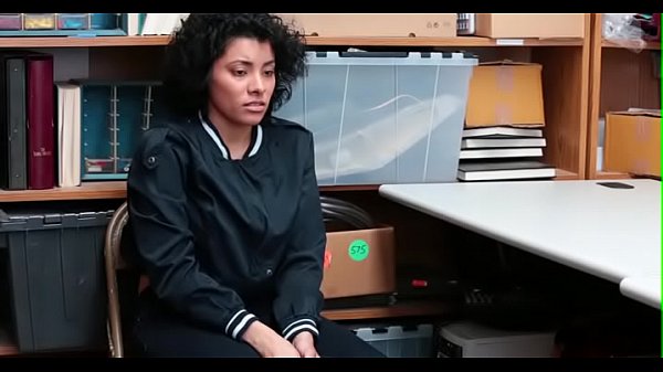 Slender cutie can'_t stop cumming from sex