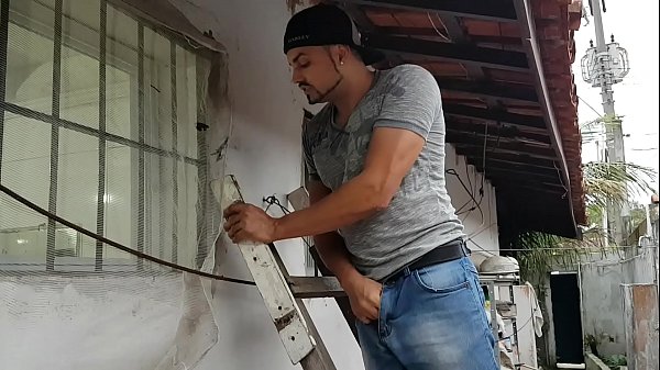 Spying on my neighbor taking a shower!!! She got me!!! He liked it and asked me to join (Paty Bumbum - Juninho gogoboy - El Toro De Oro)