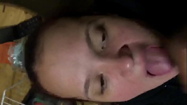 Nôn Deepthroat cumshot trong mắt (1/2)