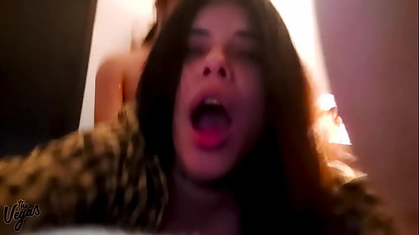 My best friend lost a bet against me and had to pay me with cuca and let herself be recorded!