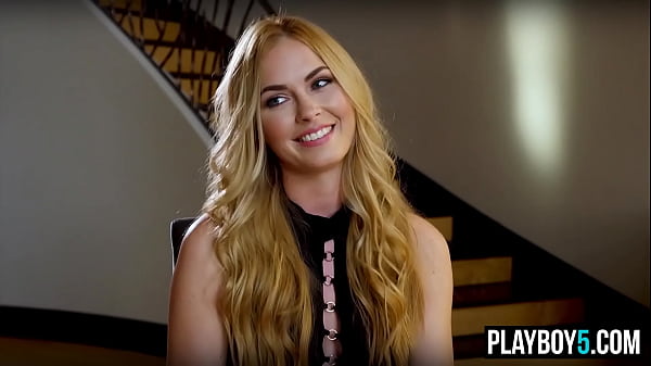 Preciosa rubia de gran culo modelo Playboy Bailey Rayne completamente desnuda