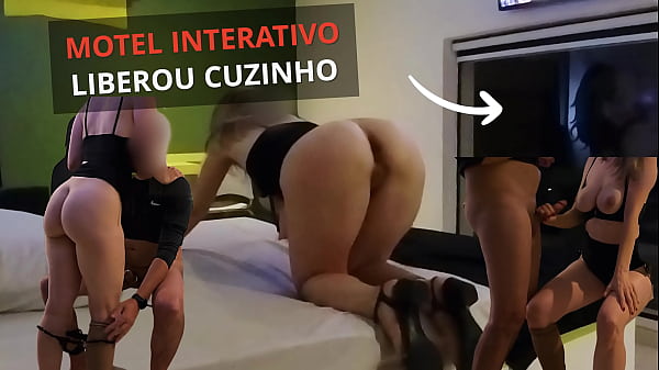 Motel Interativo - Male ate and came in the ass that ran into the pussy. The condom came off and I was eaten by the fur. Corno was left alone looking through the glass.