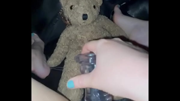 VIRGIN 18 YEARS OLD- FISRT TIME-DEEP FEMALE MASTURBATION WITH A HUGE GLASS DILDO-WET RED PINK TIGHT PUSSY-LOS ANGELES-KINKY FETISH-BEST TEEN SAUDI AMATEUR-IN USA-ARABIAN SNOWWHITE-UNITED STATES 2025