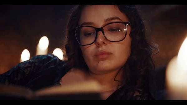 Japanischer asiatischer Vampir-Sex – Babe Rikako mit großen Titten wird von der Streberin Leana gejagt und in einen lesbischen Dämon verwandelt