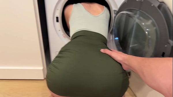 Stepson fucks stepmom while she'_s stuck in the washing machine