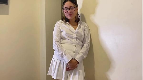 Convenc&iacute_ a mi profesora que me d&eacute_ clases particulares terminamos follando sin cond&oacute_n.