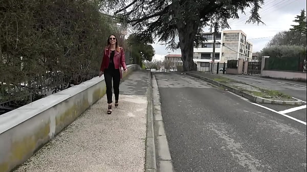 Pam 和 M&eacute_lia 共用一根鸡巴进行猛烈性交