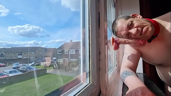 tôi thích hạ nhục bản thân để lấy cặc ngay cả khi điều đó có nghĩa là làm việc đó ở nơi mọi người có thể nhìn thấy