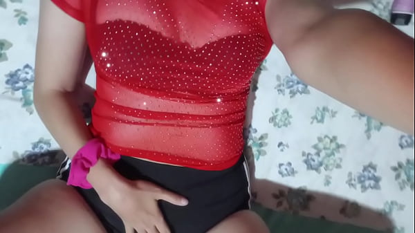 Me despert&eacute_ y ca&iacute_ sobre la polla de mi primo y termin&eacute_ corri&eacute_ndose en su polla (parte 1)