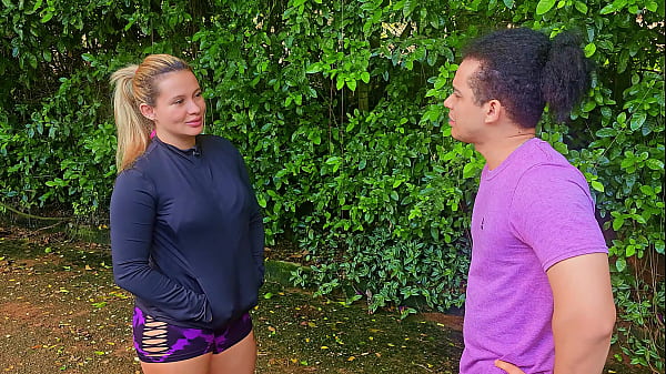 Extra&ntilde_o del running me folla en un parque