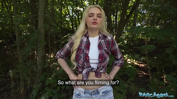Public Agent Stranded Hot Blonde hat Zeit für ein Outdoor-Ficken