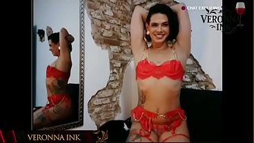 Veronna spricht und unterstützt einen Kunden, der nicht identifiziert werden kann II