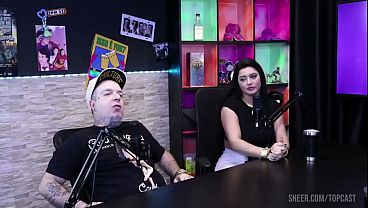 Sie hat die verheiratete Monica Lima live im Internet gefickt und ihr Mann hat nur zugeschaut. Bruna Carlos, eine sehr heiße Blondine, fickte Monica Lima vor den Augen des sanftmütigen Hahnrei.