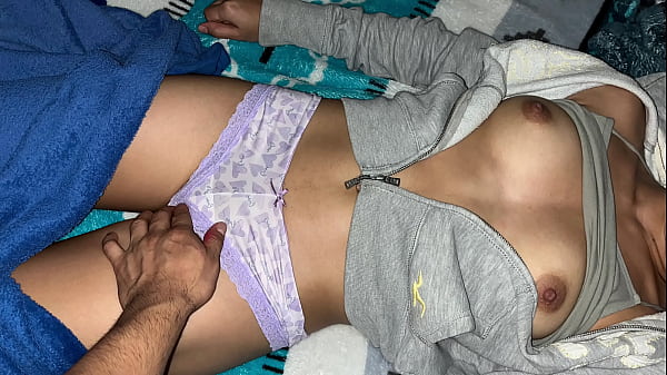 Adolescente amateur se divierte - bonita