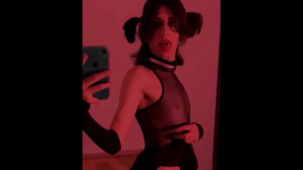 Goth slut loves to break her cunt with big objects