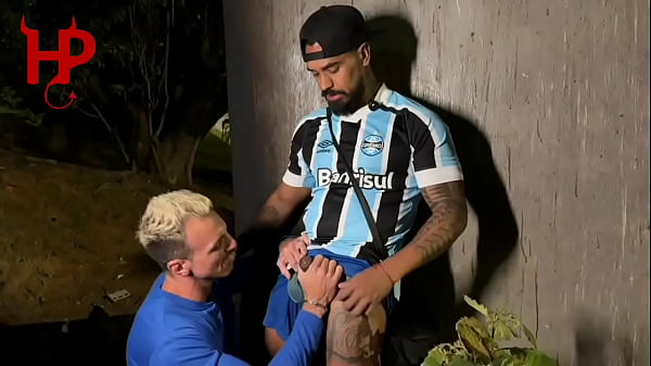 Video 203 – Macho-Typ würde für Geld alles tun, er hat meinen Arsch gefickt, bis er mich mitten auf der Straße mit Sperma gefüllt hat.