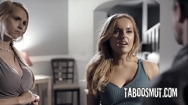 Blonde Teenagerin hat zum Geburtstag einen Dreier mit ihren Stiefeltern