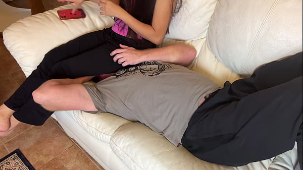 Vợ Đầy Cân Facesitting Trên Chồng