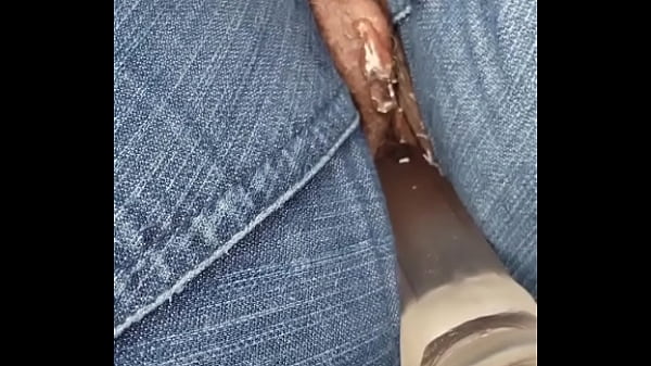 Schwarze Göttin versucht, nicht beim Masturbieren in der Vorschau auf den Walmart-Parkplatz erwischt zu werden (vollständig auf XVRed @ KuroYukiExperience)