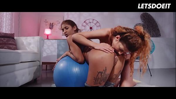 Venus Afrodita &amp_ Shona River Thưởng thức các bài tập đồng tính nữ nóng bỏng & Yoga Sex - A GIRL BIẾT