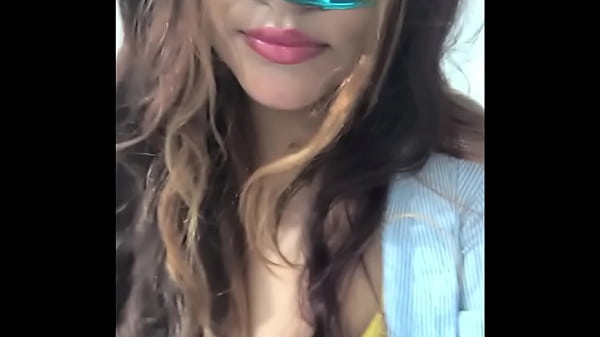 Estoy muy cachonda porque hoy no tuve clases y mi novio viene a follarme esta noche.